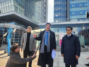'의대 증원 정지' 가처분 심문…눈물 흘린 의대교수 