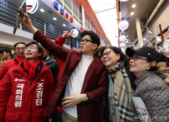 한동훈, '수도권 위기' 속 조국당 때리기…