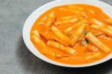 순대 찍어먹게 떡볶이 0.5인분만 주세요... 나 진상인가?