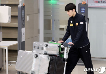 '팀킬 논란' 황대헌, 깁스하고 귀국한 박지원에 사과 안 했다