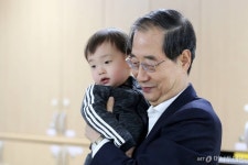 한덕수 백곡면 3년 만의 아기 울음소리…더 많은 지역서 들리도록