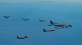 미국 전략폭격기 B-52H, 한반도 하늘 떴다...北 미사일에 경고장