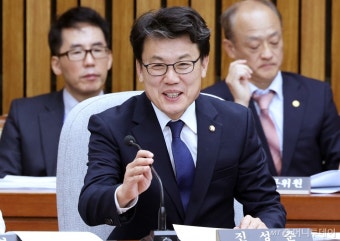 민주 사무총장·정책위의장에 '고교 1년 선후배' 김윤덕·진성준