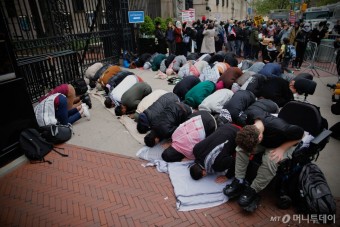 뉴욕 컬럼비아대, 친 팔레스타인 시위에 비대면수업 전환