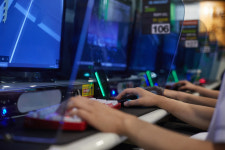 엄마를 욕해?…게임 상대편 PC방 찾아가 집단폭행한 20대들