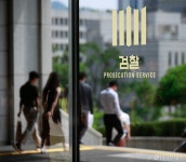 현직검사 음주측정 거부 2주 뒤 또 신호등에 쾅…기강 풀린 검찰