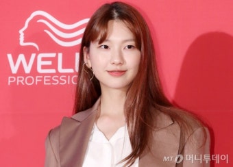 모델 김진경, 축구선수 김승규와 결혼…월드컵까지 쫓아갔었네