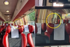 버스 앞 좌석에 두발 올리고 왔다 갔다…다리로 춤을 추더라