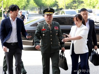 '채 상병 수사 외압' 김계환 해병대 사령관…공수처에 묵묵부답 출석