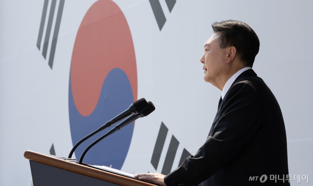 이재명 대통령, 현충일 추념사서 국가희생에 보상 약속