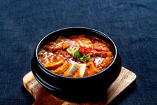 덮밥 프랜차이즈 꾸이한끼, 신메뉴 분당돼지김치찌개 출시
