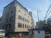 여기 경찰서 맞아요? 찜질방 건물, 치과 옆 임시 청사…월세는 억소리