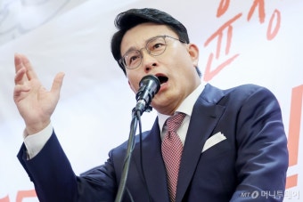 與윤상현 