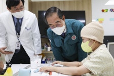 암환자 안전 위해 국립암센터, 진료 더 줄이고 새 환자도 덜 받는다