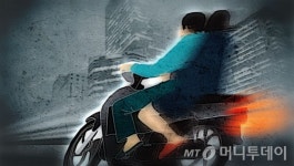 신호위반 하던 마을버스에 부딪혀…중학생 오토바이 운전자 사망