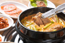 경로당 40여명 오리고기 먹고 3명 의식불명…초복날 날벼락