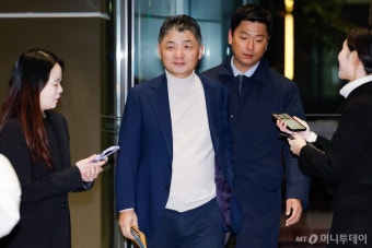 '김범수 구속영장' 카카오, 카카오뱅크 대주주 지위도 불안