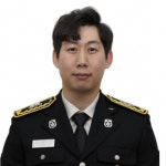 휴가 떠난 소방대원, 비행기서 쓰러진 60대 승객 구했다