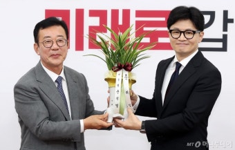 尹 대통령 축하난 받은 한동훈 