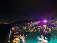 물 위 영화관·서커스 공연..한강서 가성비 휴가를