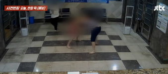 목욕탕서 아들 뒤 졸졸 수상한 남성…맨몸으로 제압한 아빠