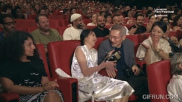 로카르노영화제 연기상 김민희... 수상 후 홍상수에 안겼다 [영상]