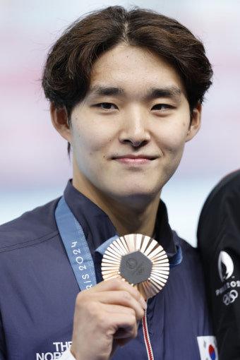 '수영 동메달' 김우민 