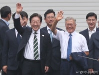 전현직 충돌…文 준비 안된 대통령 vs 용산 자신부터 돌아봐야