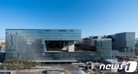 경찰 인공관절 대리수술 의혹 이대서울병원 압수수색