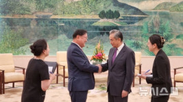 韓 국회의원 만난 中 왕이 미국보다 가까운 한중, 상생 동반자 돼야