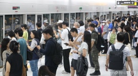 퇴근길 너무 지친다…지하철 4호선 노원역~창동역 열차 고장