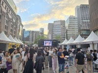 오사카 한복판 난바 광장에 뉴진스가 홍보하는 K-관광떴다