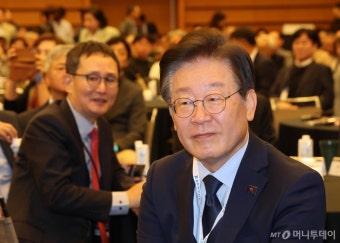 민주당, 보수 책사 윤여준 전 환경부 장관 선대위원장으로 영입