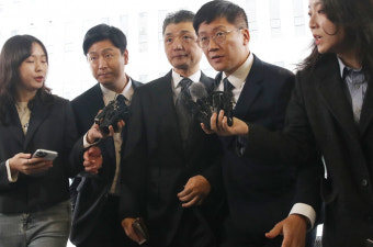 'SM 시세조종 혐의' 김범수, 보석 후 첫 재판…증인 안 나와 헛바퀴