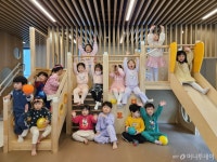 단풍에 둘러싸인 사북하나어린이집 아이도 자연스럽게 자라죠