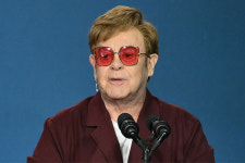 엘튼 존 "오른눈 실명 4개월째…왼쪽 눈도 좋지 않아" 충격 근황