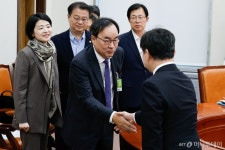 여의정 협의체, 한 달도 안 돼 좌초 위기…의사단체들 탈퇴 가닥