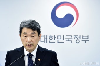 이주호 부총리, 계엄 선포 전 국무회의 '불참'...해제는 '참석'