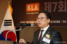 [사진]대한민국 법무대상 축사하는 김영훈 회장