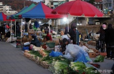 이 시국에 회식이냐 말 나올라…약속 줄취소, 텅 빈 식당 분통