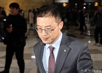 김상욱 의원, 윤석열 대통령 탄핵 찬성에 대한 입장 토로 후 살해 협박과 왕따 논란