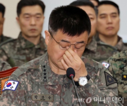 육군참모총장 박안수, 비상계엄 조치로 직무정지 결정