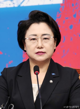 백선희 교수, 조국 의원직 승계···내일 탄핵안 표결 참여