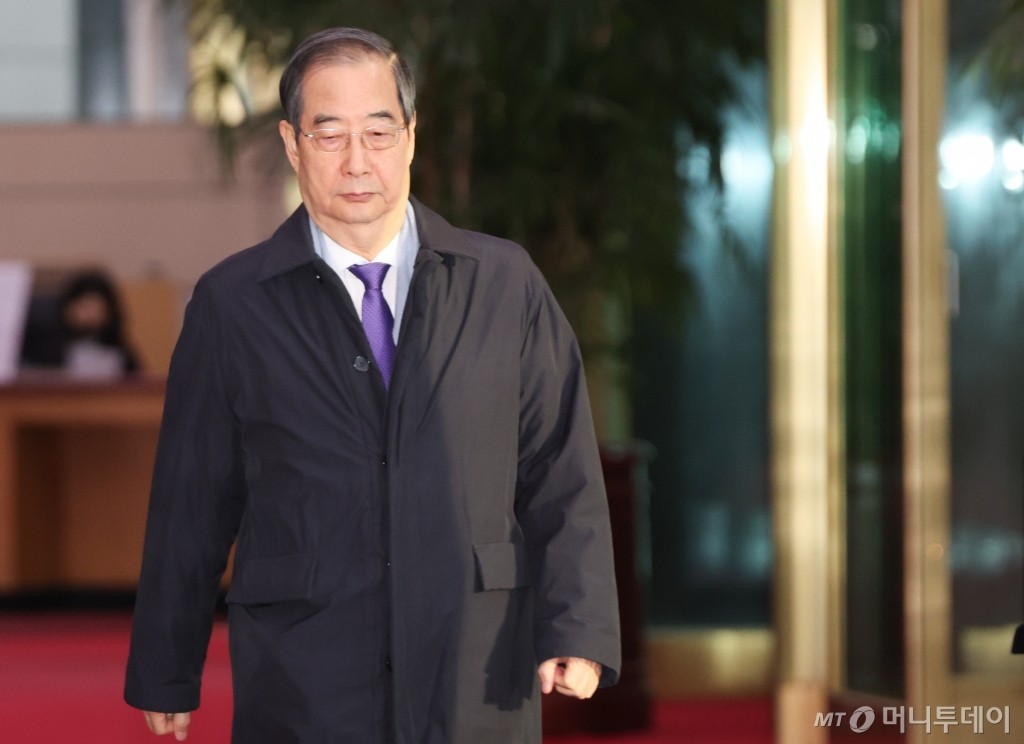 한덕수 대통령 권한대행, 쟁점 법안 거부권 수행 논란 확산 - 국정 불안 여론 입장차등 중요