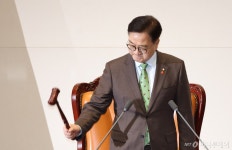 눈물 흘린 이재정, 허탈한듯 허공 바라본 김상욱…숨막혔던 43분