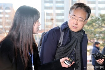 윤석열 대통령, 탄핵심판 답변서 제출에 대응한 헌재, 첫 재판관 회의 소집(AdapterView: 영어로 치면 Yoon submitted impeachment response; Constitutional Court convenes first panel meeting)