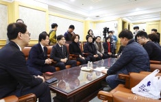 사고 이후 5번 무안 찾은 與…권성동 국회 차원서 지원하겠다