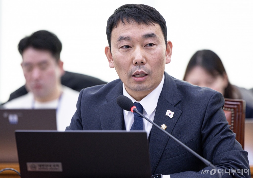 국민의힘 김민전 의원에 대한 제명안 검토…백골단 국회 불러 논란