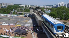 20㎝ 폭설에 용인경전철 운행 일시 중단