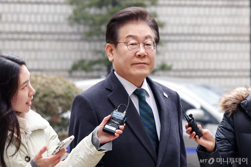 이재명 더불어민주당 대표, 선거법 2심 판결에 대한 침묵으로 운명 물음표.